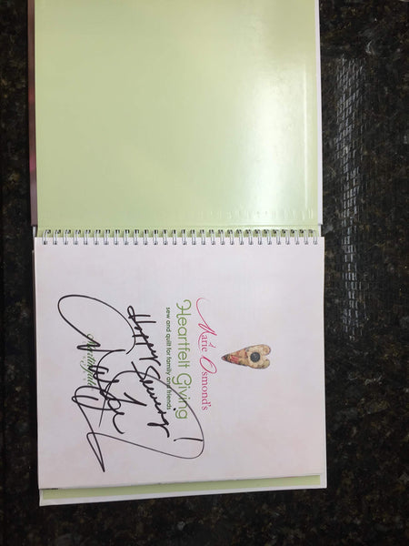 Marie Osmond's Heartfelt Giving: Sew and Quilt for Family and Friends Osmond, Marie - Wide World Maps & MORE!