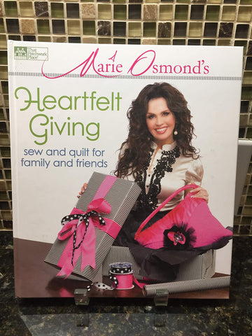 Marie Osmond's Heartfelt Giving: Sew and Quilt for Family and Friends Osmond, Marie - Wide World Maps & MORE!